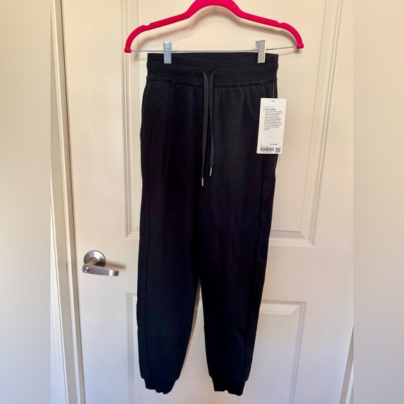 lululemon athletica Pants - NWT Lululemon Scuba Jogger Pants in Black Size 2